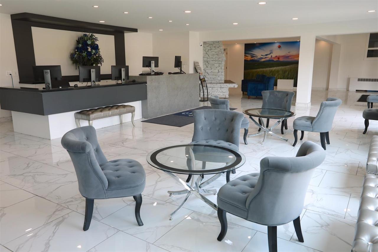 Clarion Pointe Hotel Medicine Hat Kültér fotó