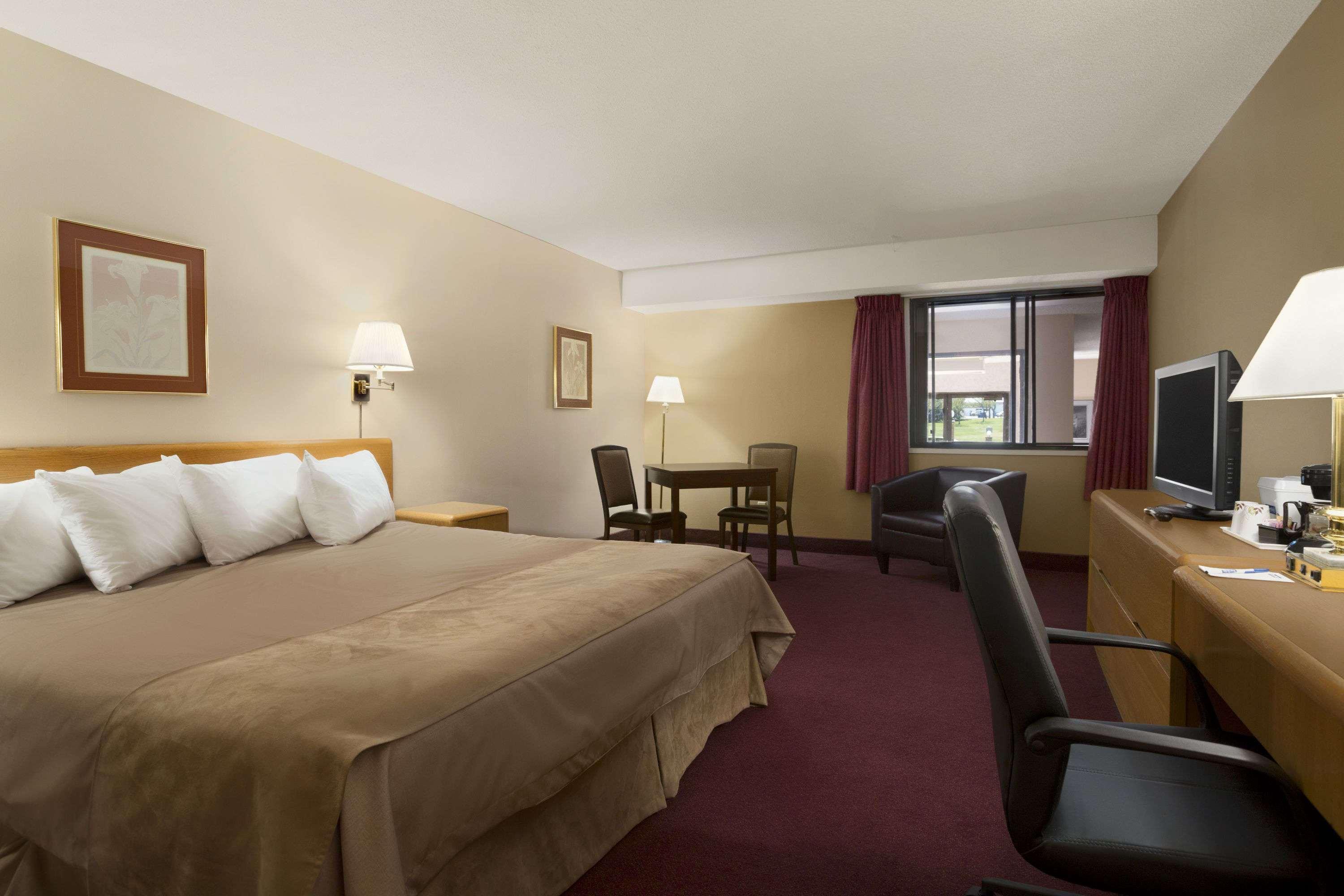 Clarion Pointe Hotel Medicine Hat Kültér fotó