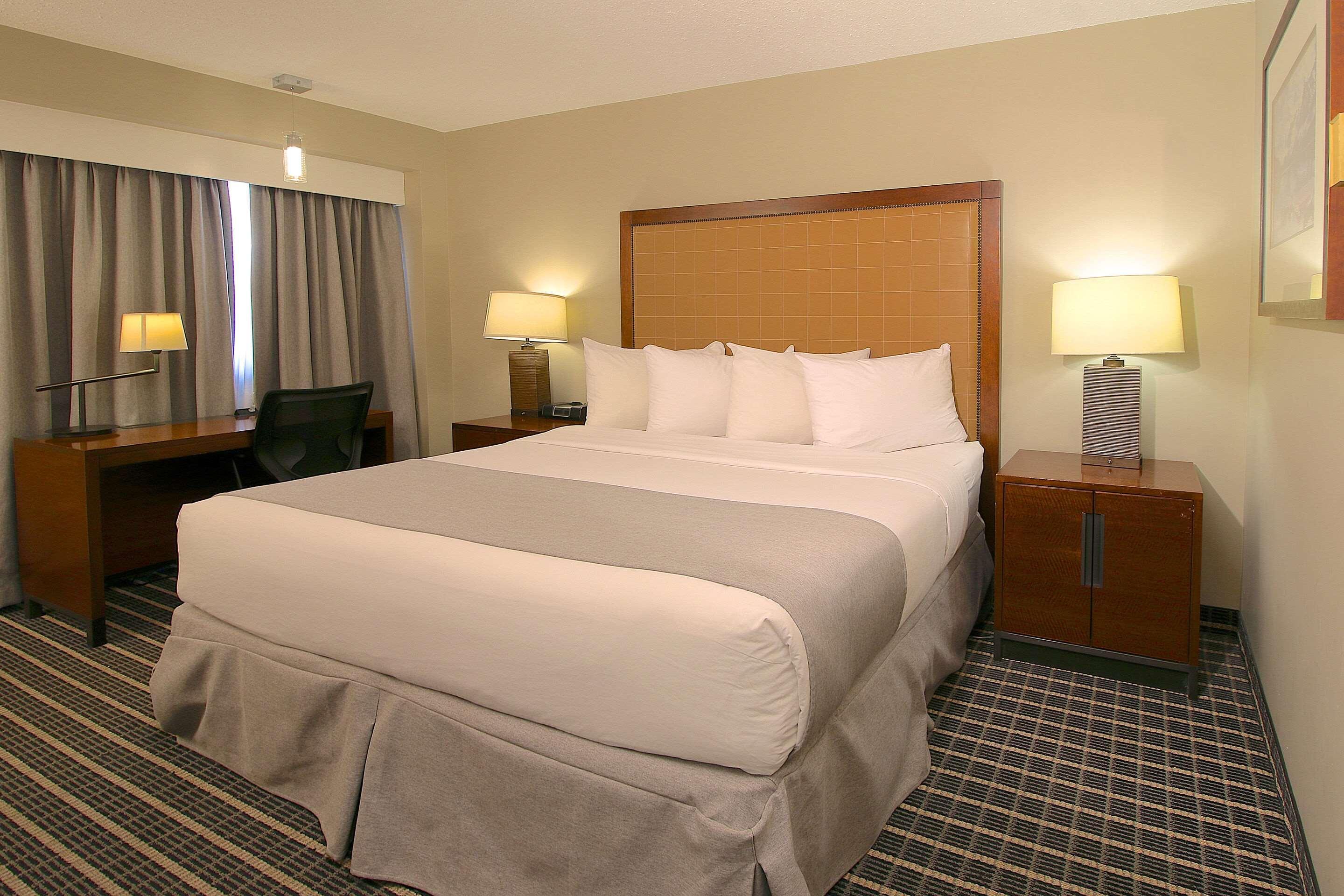 Clarion Pointe Hotel Medicine Hat Kültér fotó